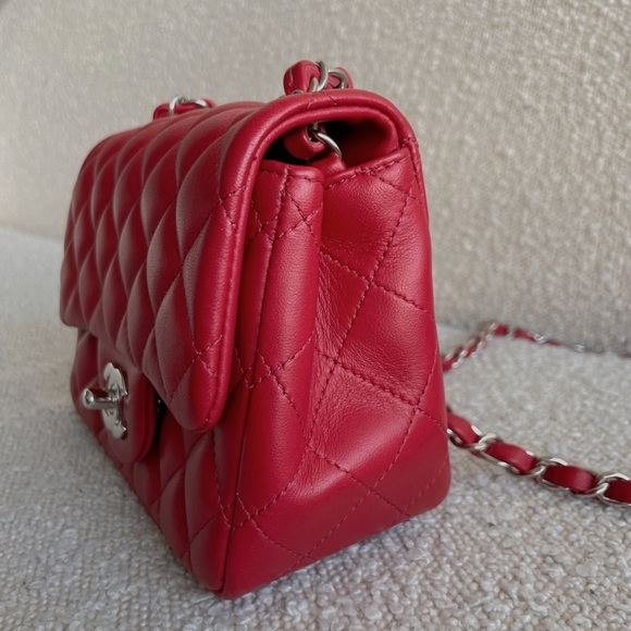 Chanel mini square classic flap in red lambskin - Picture 4 of 9